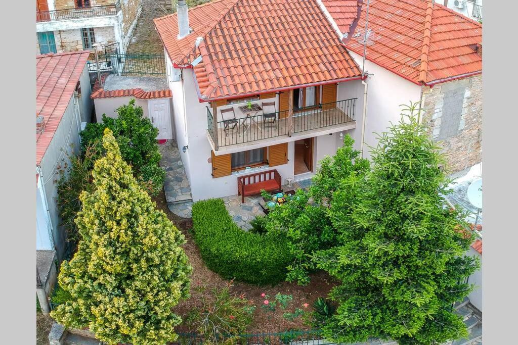 Small House With Garden & View *