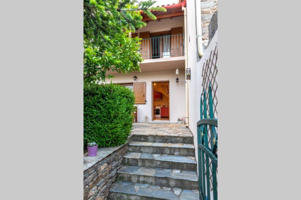 Apartment Small House With Garden & View