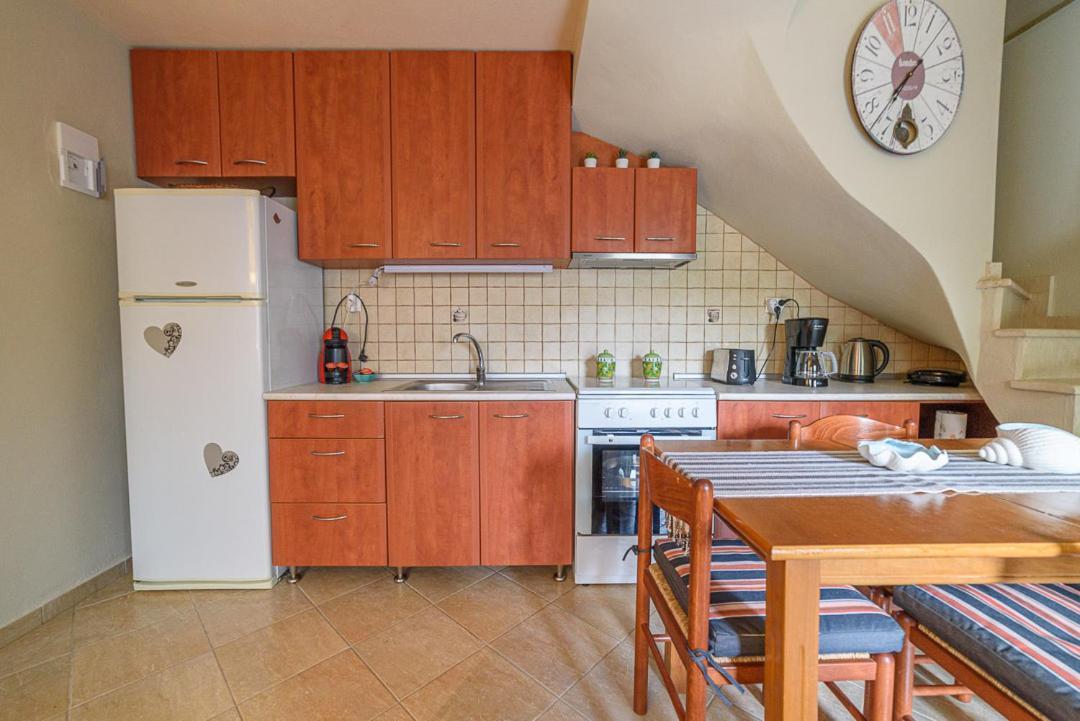 Small House With Garden & View Promirion